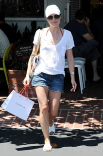Selma Blair feet photo thumbnail
