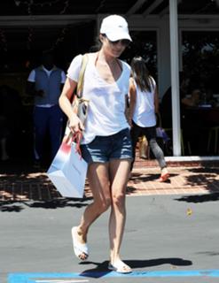 Selma Blair feet photo thumbnail