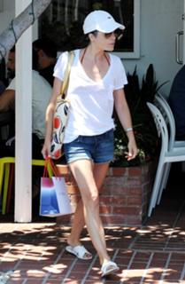 Selma Blair feet photo thumbnail