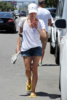 Selma Blair feet photo thumbnail