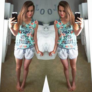 Tiffany Alvord feet photo thumbnail