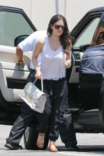 Rachel Bilson feet photo thumbnail