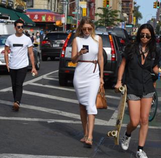 Gigi Hadid feet photo thumbnail