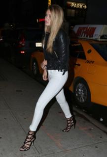 Gigi Hadid feet photo thumbnail