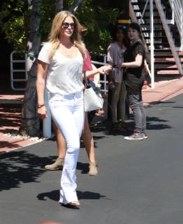 Ali Larter feet photo thumbnail