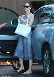 Emmy Rossum feet photo thumbnail
