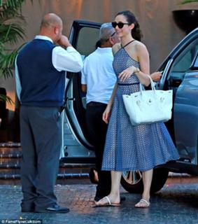 Emmy Rossum feet photo thumbnail