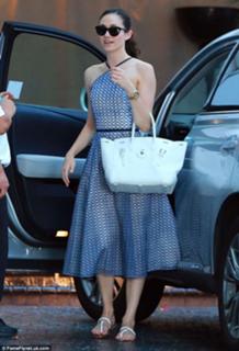Emmy Rossum feet photo thumbnail