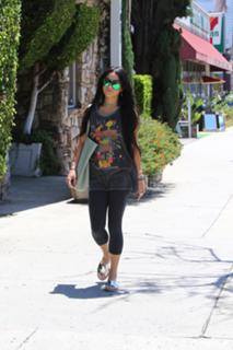 Vanessa Hudgens feet photo thumbnail