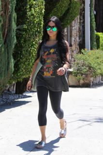 Vanessa Hudgens feet photo thumbnail