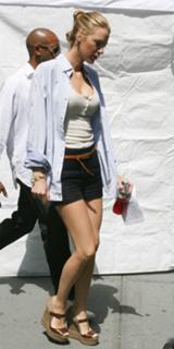 Blake Lively feet photo thumbnail
