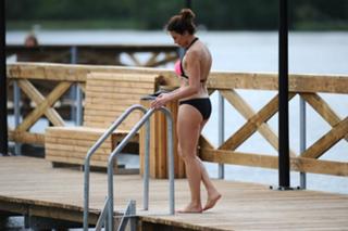 Anna Popek feet photo thumbnail