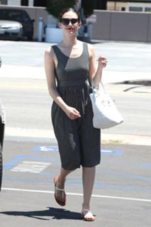 Emmy Rossum feet photo thumbnail