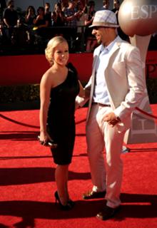 Kendra Wilkinson feet photo thumbnail