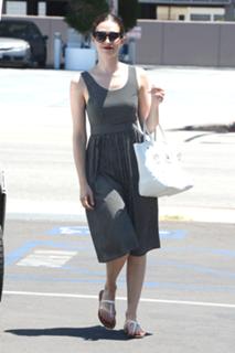 Emmy Rossum feet photo thumbnail