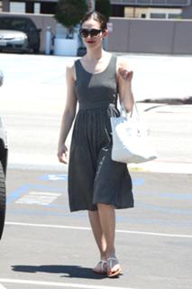 Emmy Rossum feet photo thumbnail