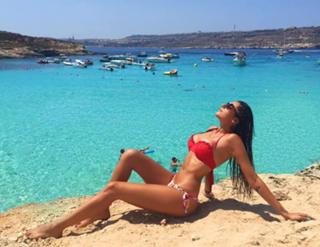 Valentina Vignali feet photo thumbnail