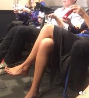 Selena Gomez feet photo thumbnail