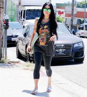 Vanessa Hudgens feet photo thumbnail