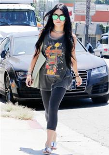 Vanessa Hudgens feet photo thumbnail