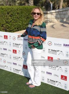 Virginia Madsen feet photo thumbnail
