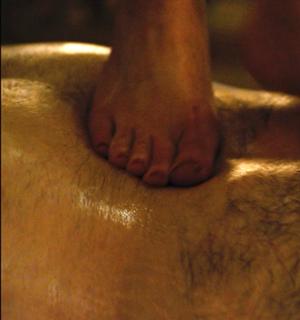 Elizabeth Banks feet photo thumbnail