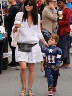 Selma Blair feet photo thumbnail
