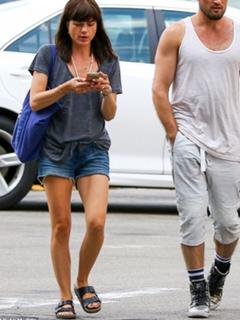 Selma Blair feet photo thumbnail