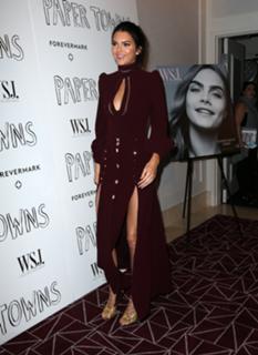 Kendall Jenner feet photo thumbnail