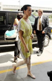 Katy Perry feet photo thumbnail