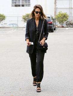 Jessica Alba feet photo thumbnail