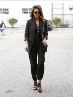 Jessica Alba feet photo thumbnail