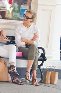 Karlie Kloss feet photo thumbnail