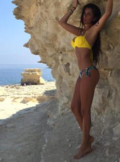 Valentina Vignali feet photo thumbnail