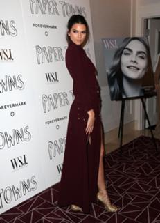 Kendall Jenner feet photo thumbnail