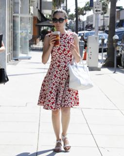 Emmy Rossum feet photo thumbnail