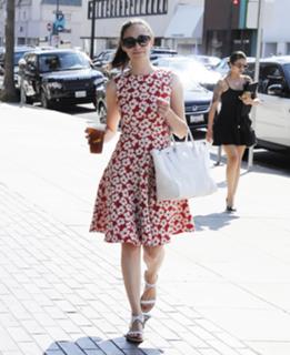Emmy Rossum feet photo thumbnail