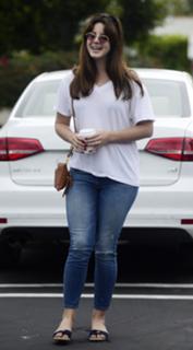 Lana Del Rey feet photo thumbnail