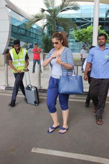 Raai Laxmi feet photo thumbnail