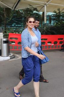Raai Laxmi feet photo thumbnail