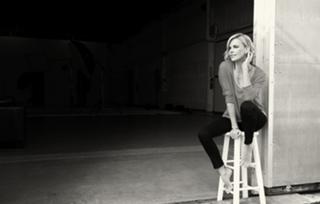 Charlize Theron feet photo thumbnail