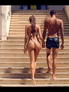 Valentina Vignali feet photo thumbnail