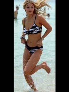 Gigi Hadid feet photo thumbnail