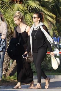 Nina Dobrev feet photo thumbnail