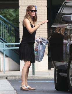 Jennifer Garner feet photo thumbnail