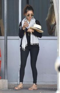 Nina Dobrev feet photo thumbnail