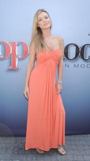 Joanna Krupa feet photo thumbnail