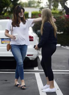Lana Del Rey feet photo thumbnail
