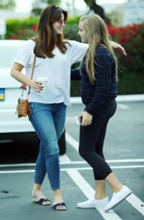 Lana Del Rey feet photo thumbnail