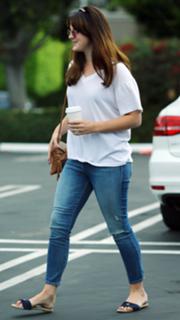 Lana Del Rey feet photo thumbnail